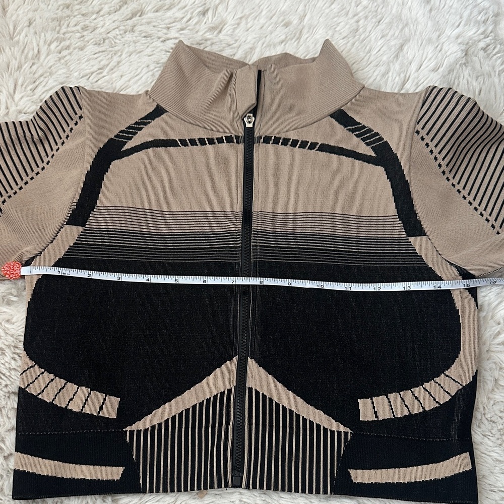 New Mix Women’s L Black and Tan Geometric Y2K stretch Zip up Jacket - Picture 13 of 15